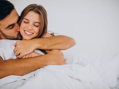 young-couple-together-lying-in-bed